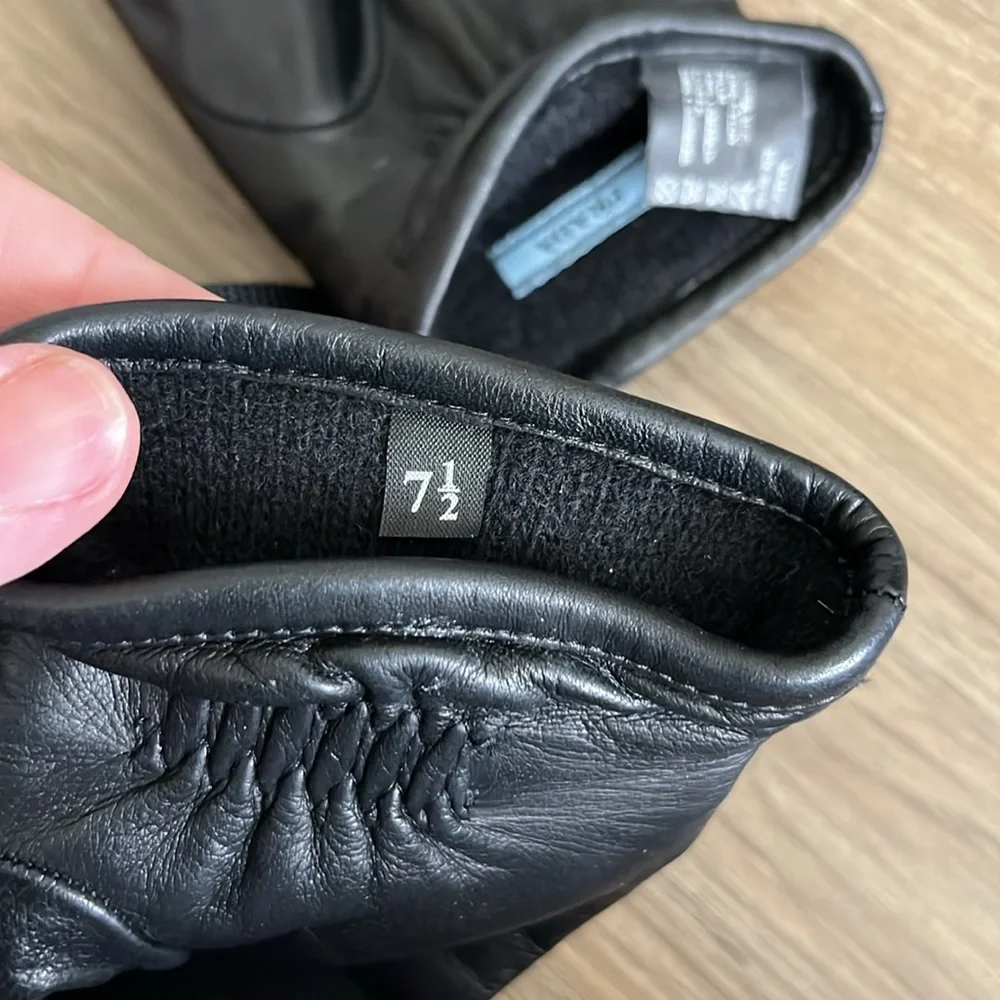 Prada Quilted Engraved Silver Logo Buckle Cashmere Lined 7.5 Gloves - Picture 12 of 12